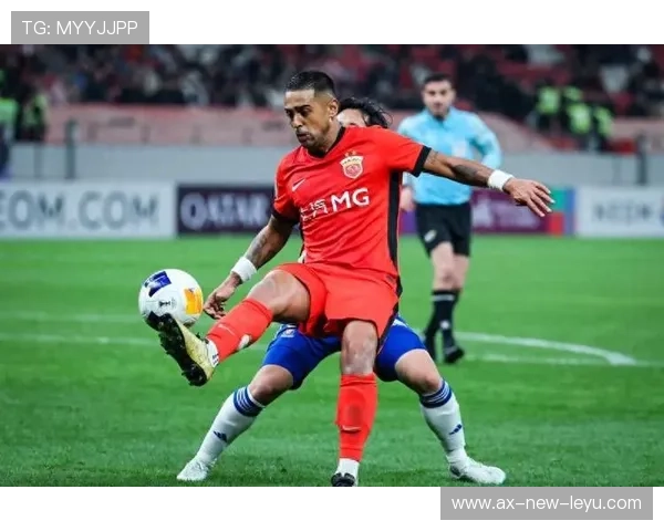 上海海港莱昂纳多中路策动进攻：城市脉动中的完美协奏